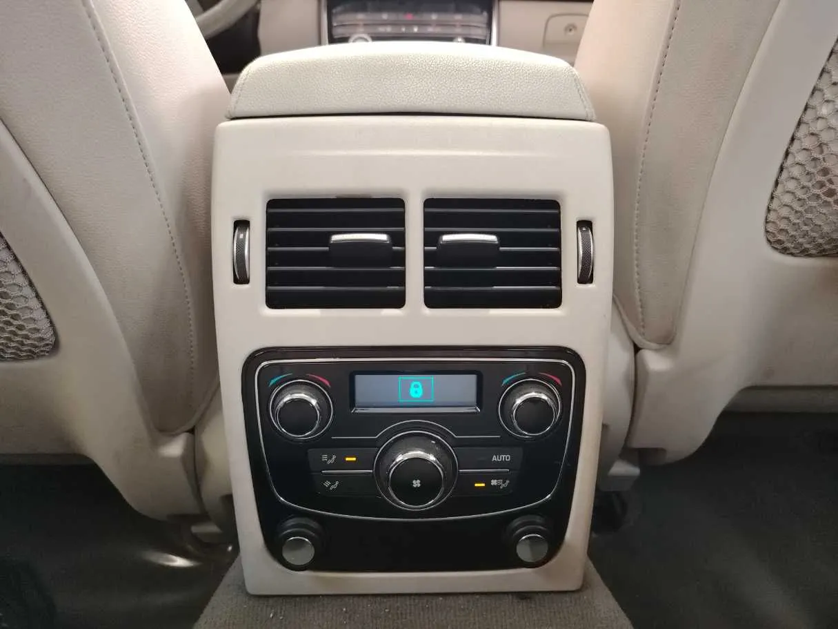 Car image 28