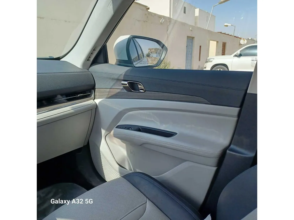 Car image 31