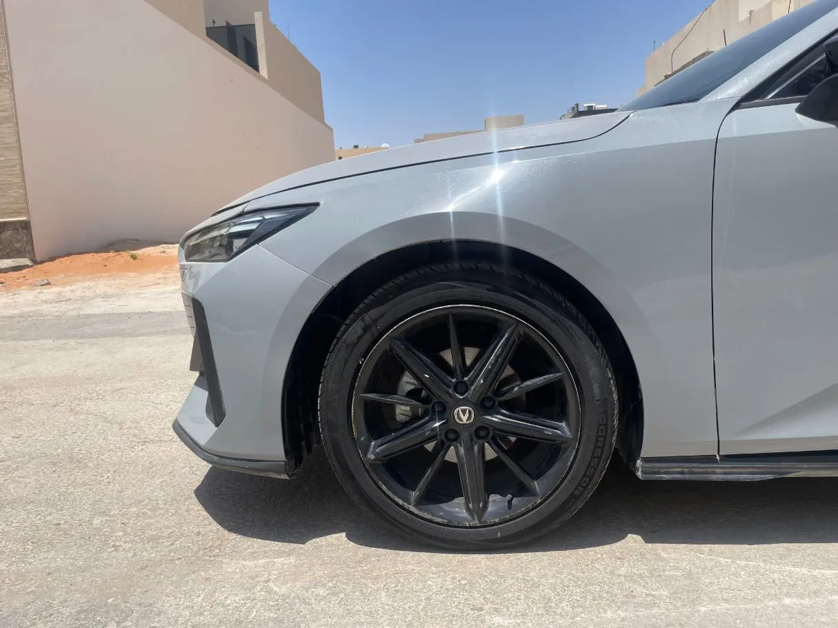 Car image 9