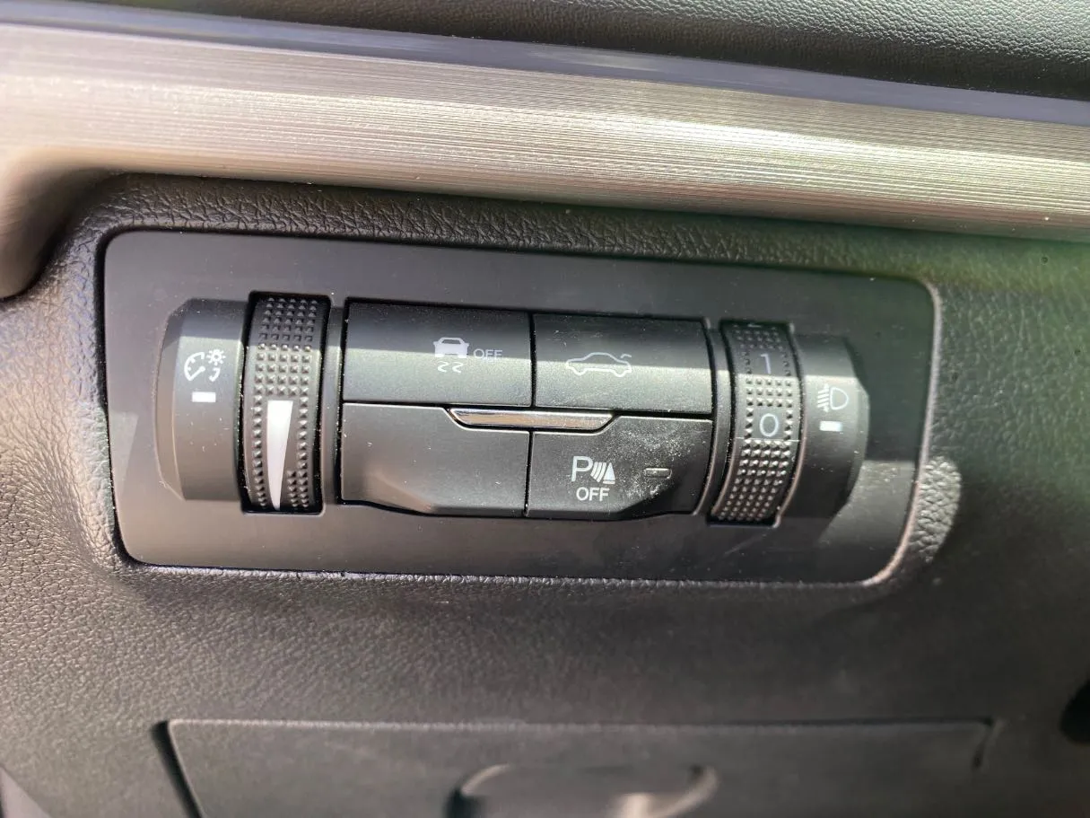 Car image 24