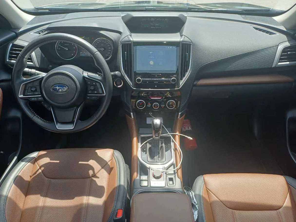 Car image 15