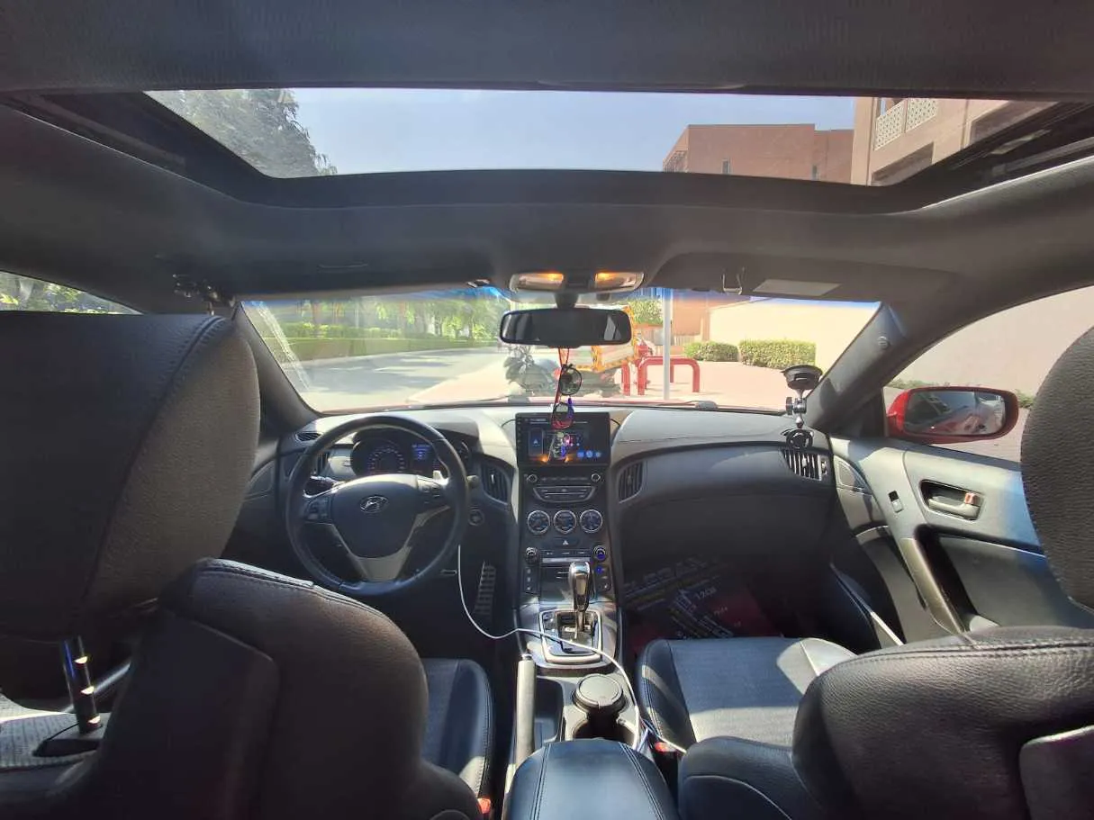 Car image 14