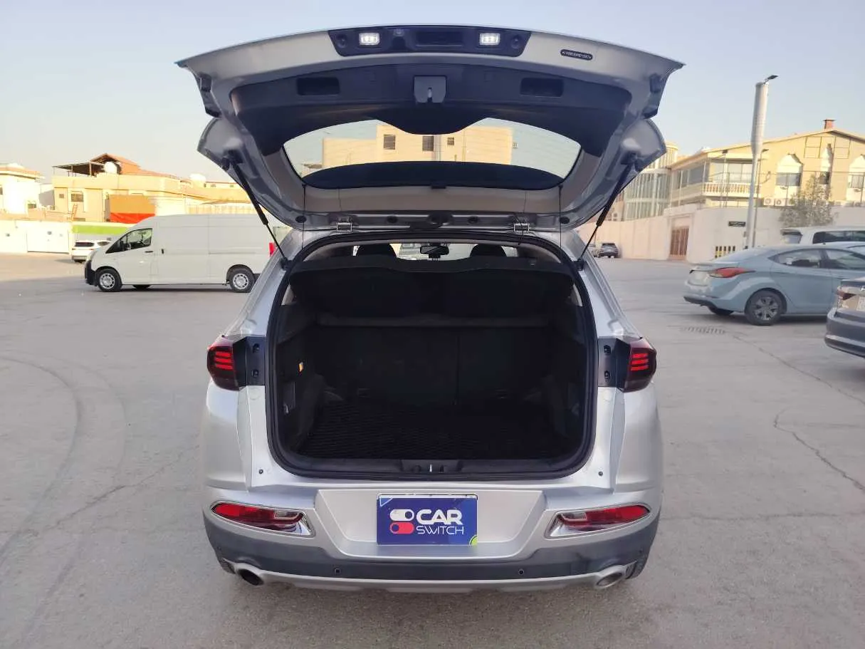 Car image 26