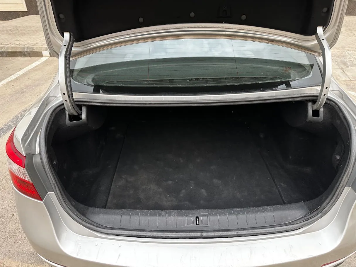 Car image 23