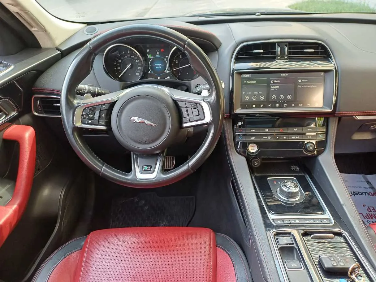 Car image 15