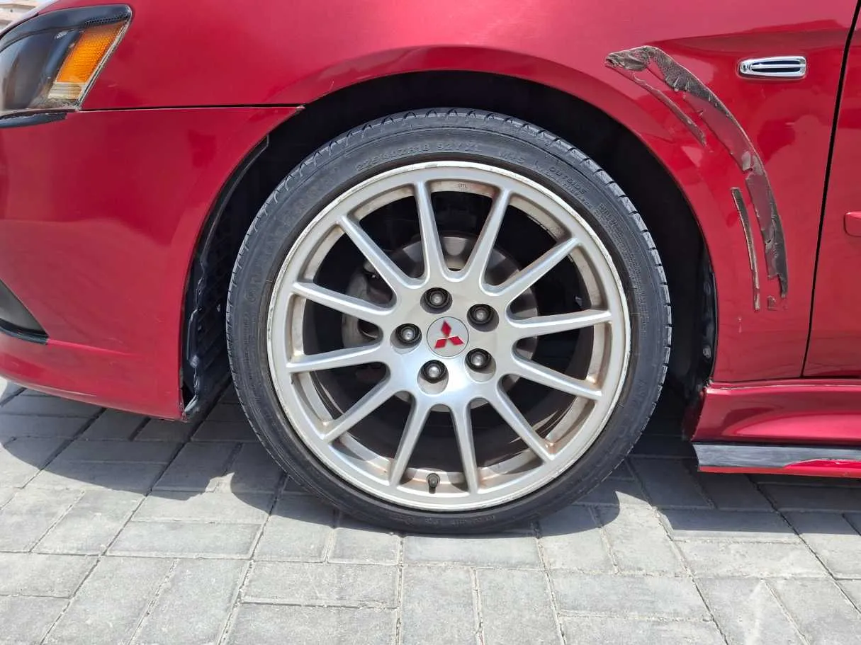 Car image 9