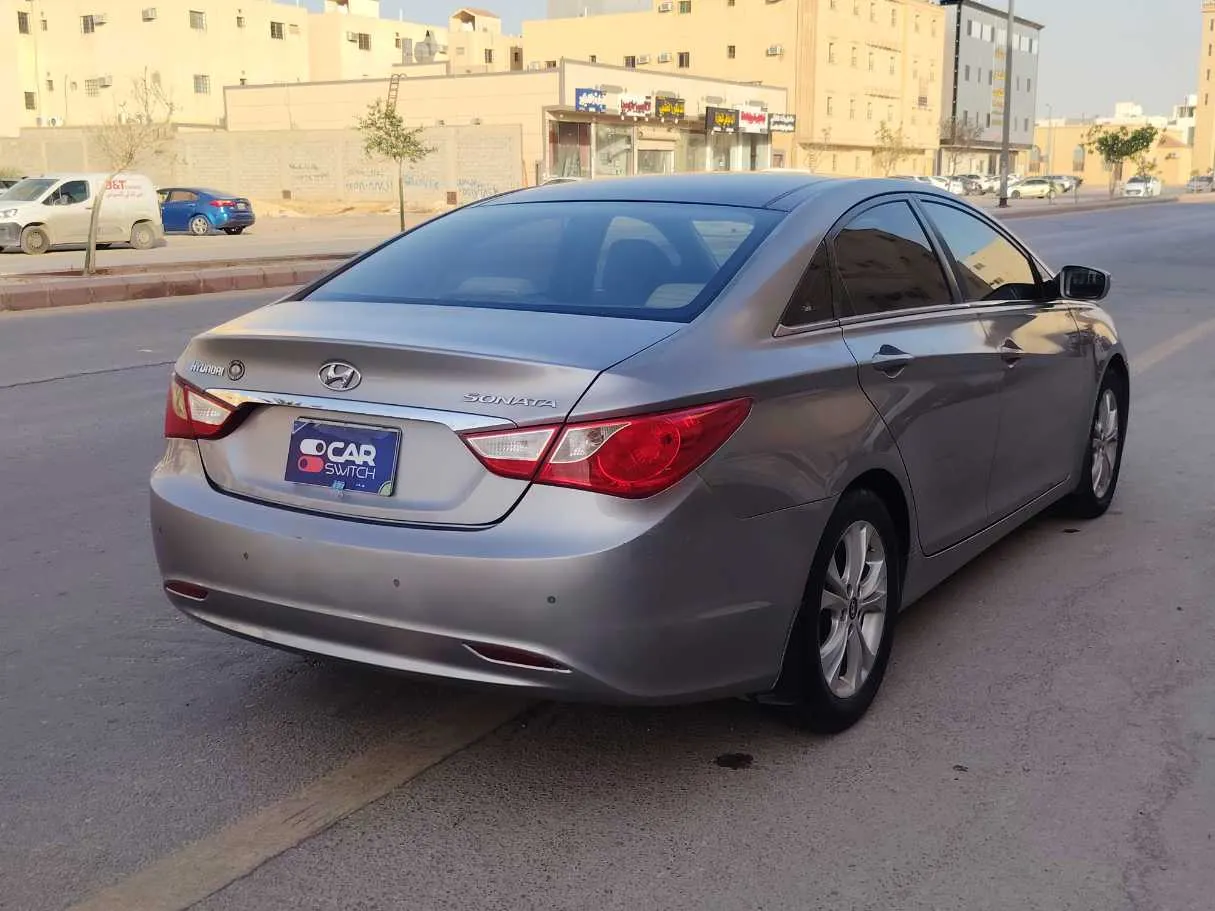 Car image 5