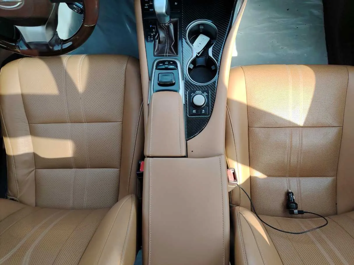 Car image 20