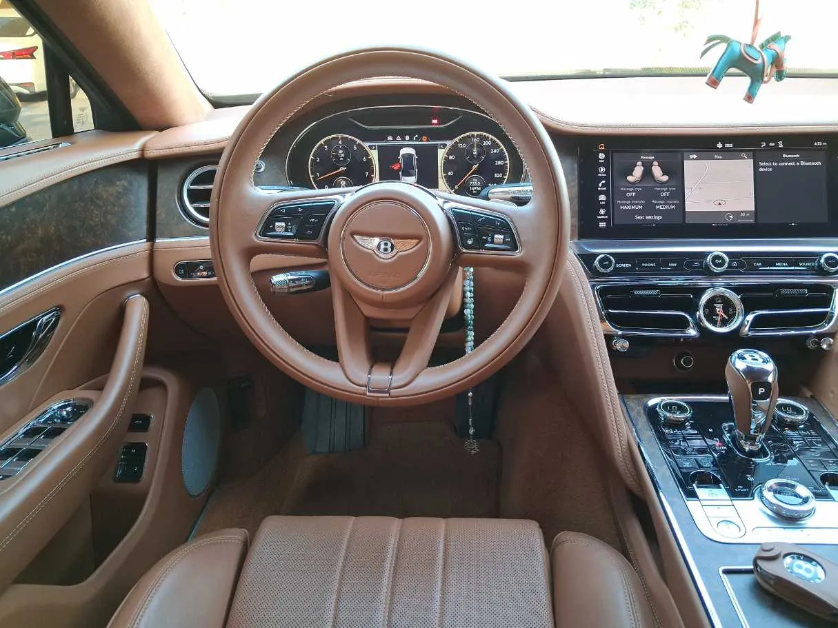 Car image 18