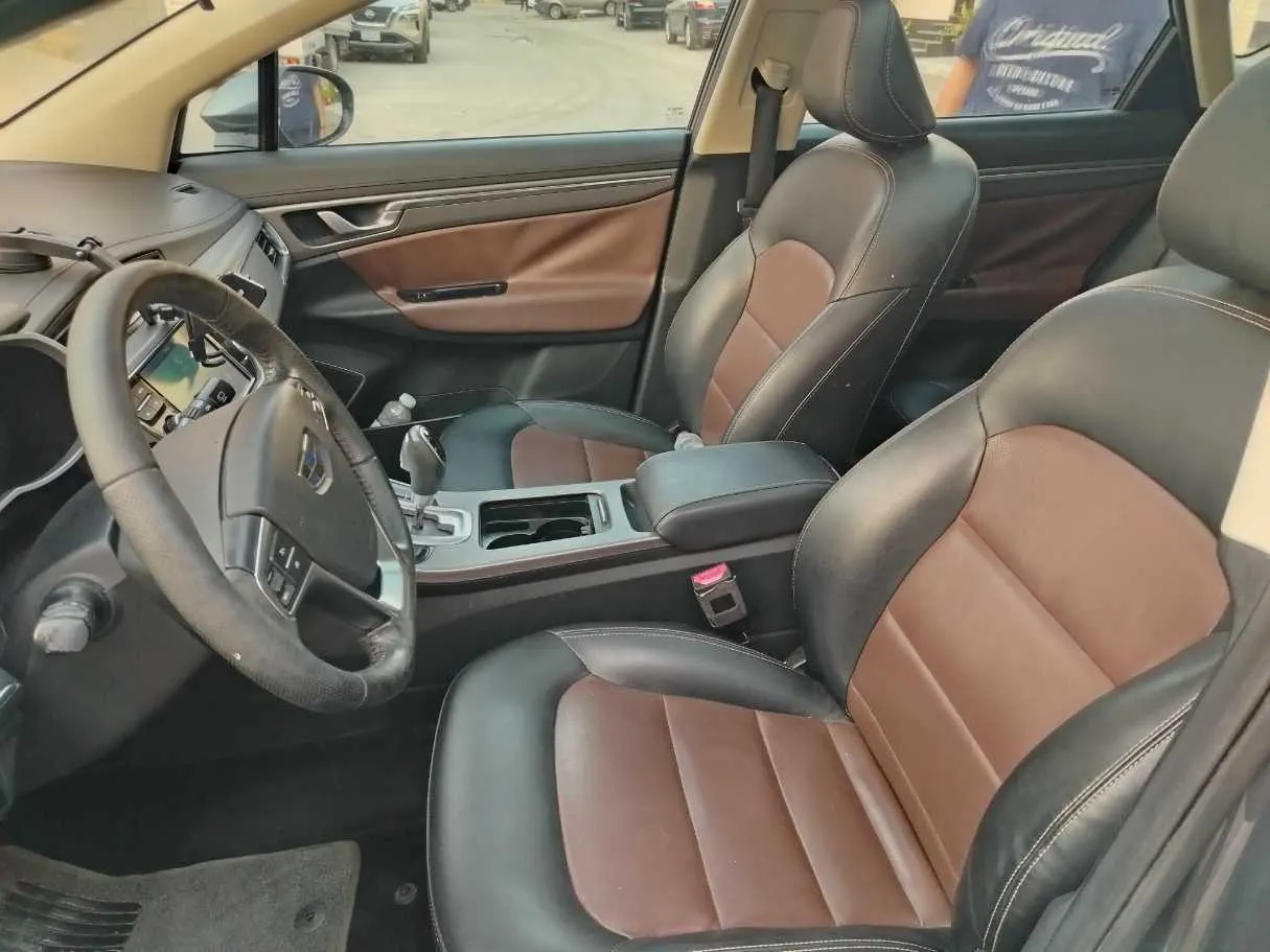 Car image 15