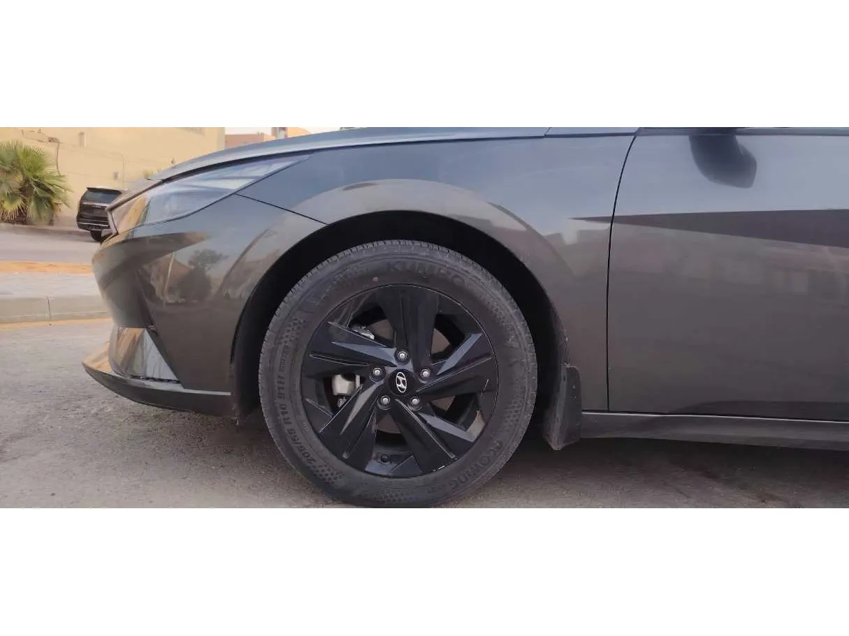 Car image 9