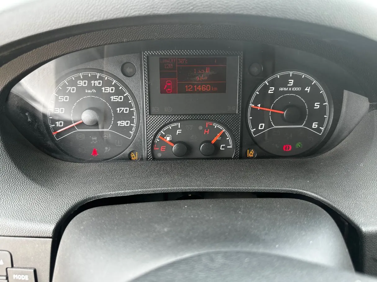 Car image 17