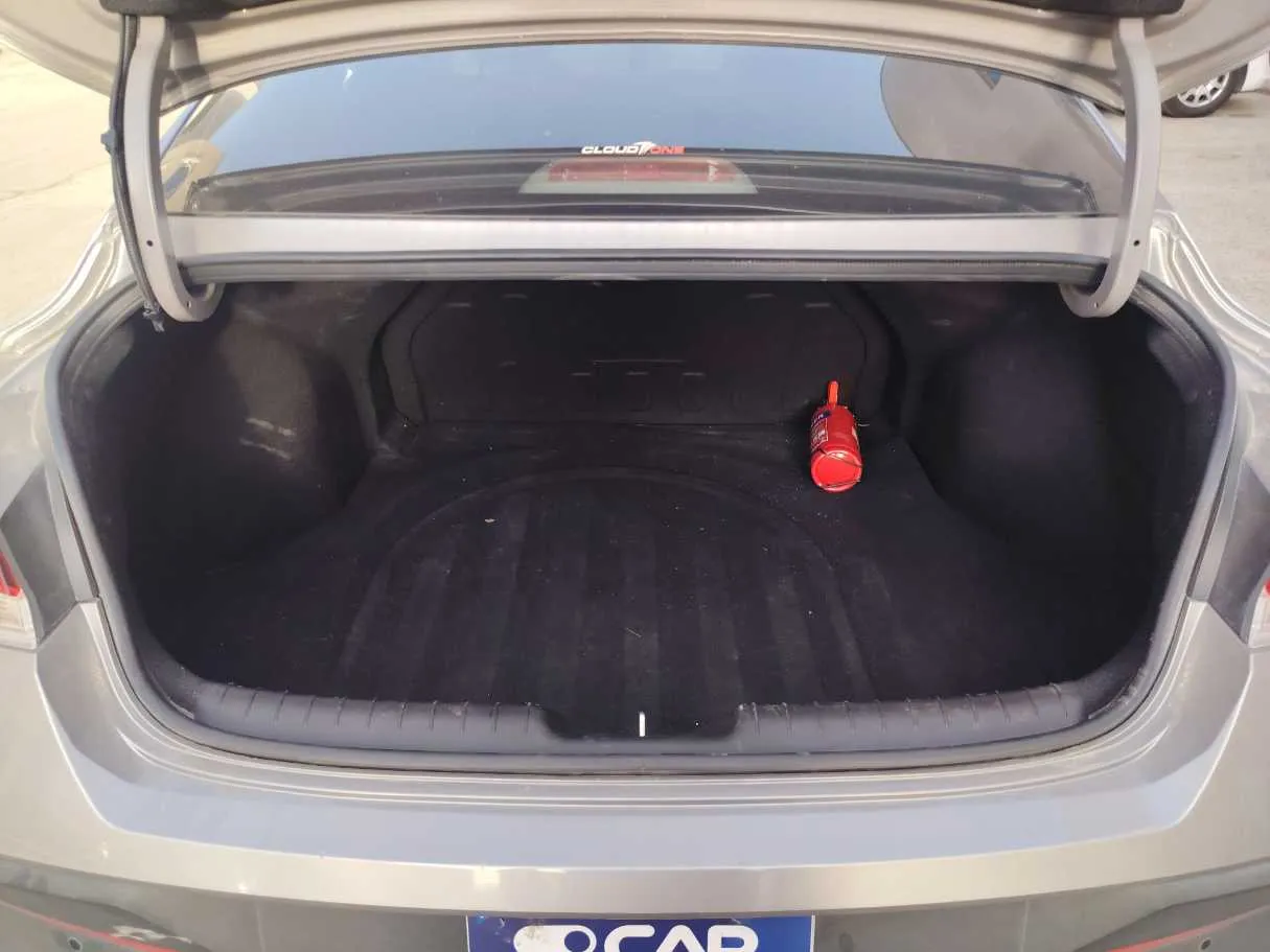 Car image 26