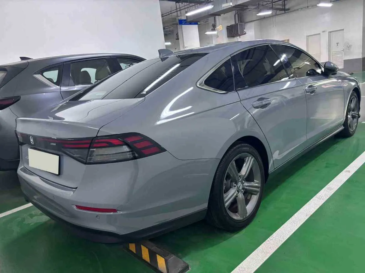 Car image 8