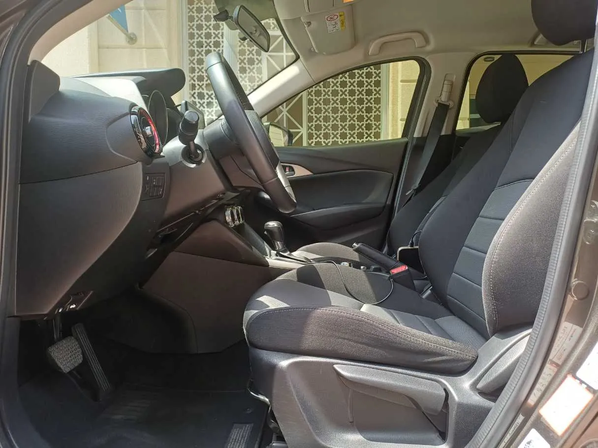 Car image 12