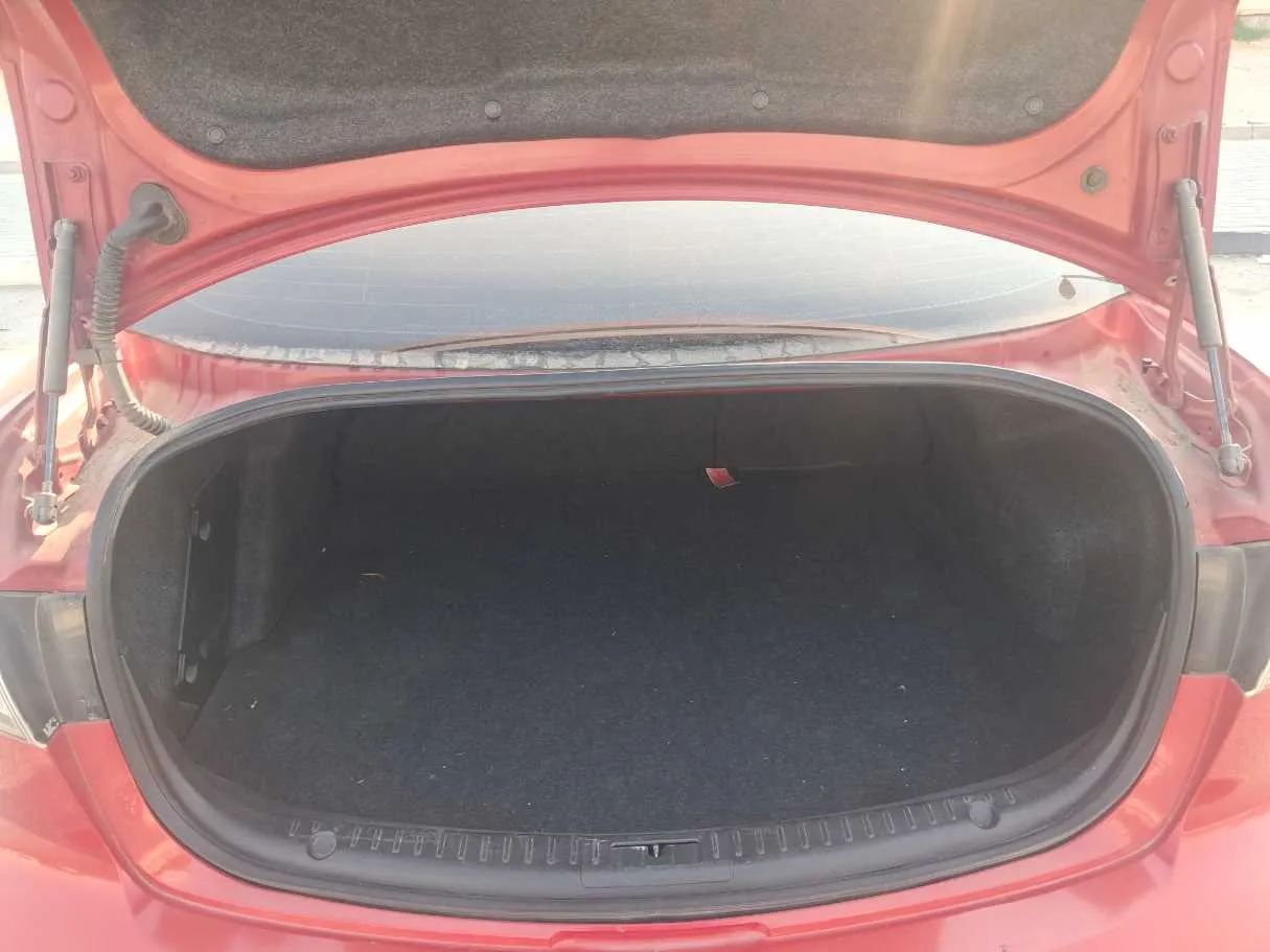 Car image 19