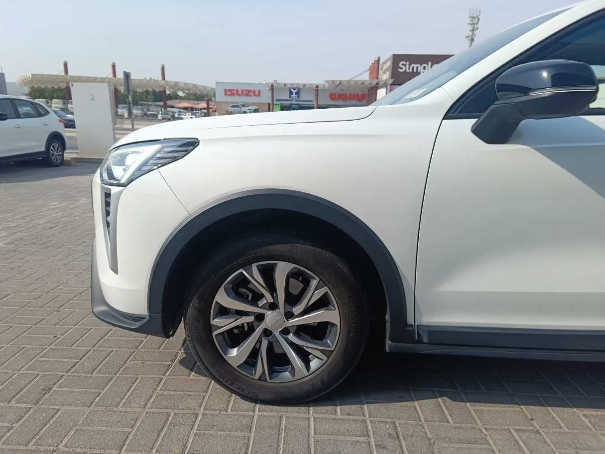 Car image 9