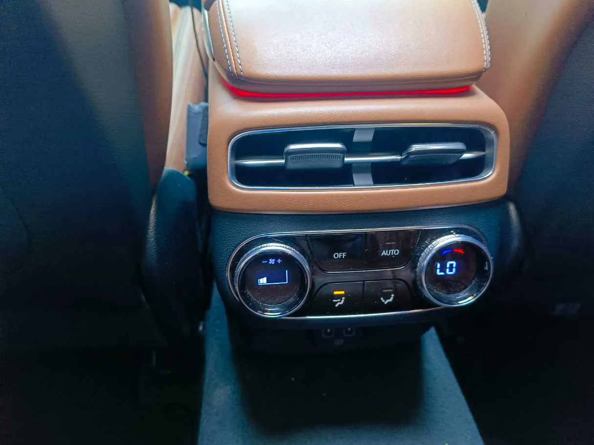 Car image 34