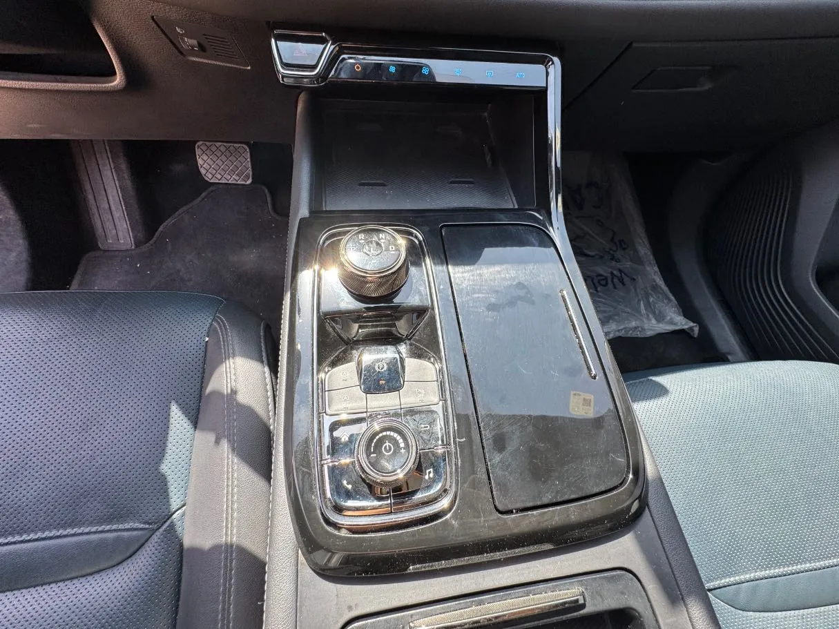 Car image 17