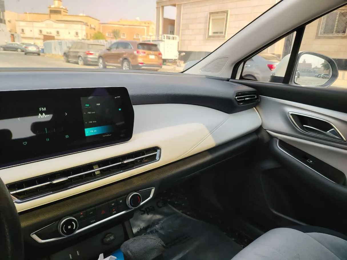 Car image 25