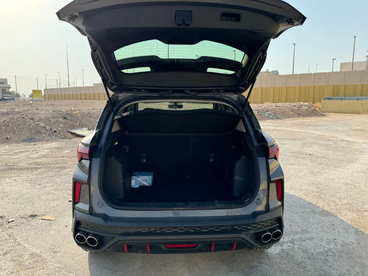 Car image 17