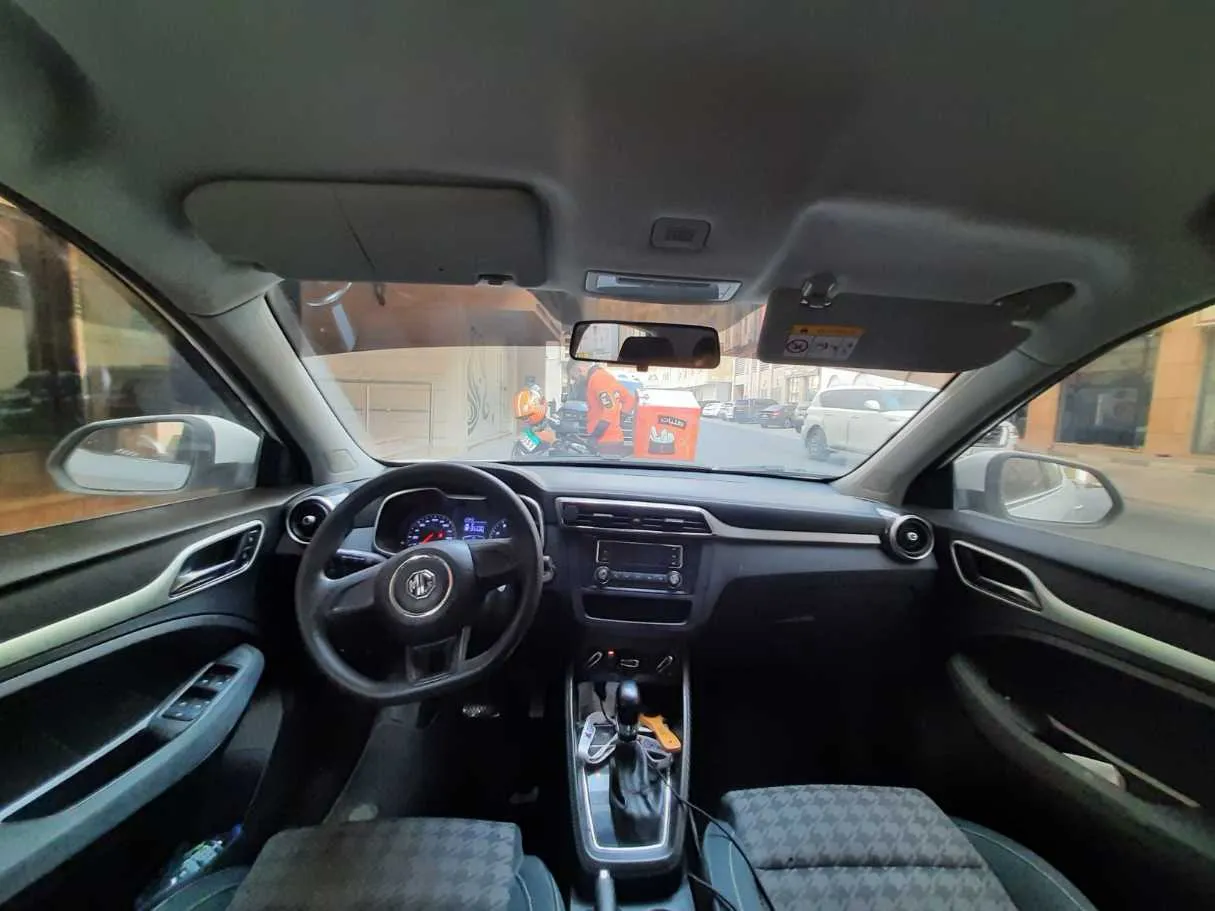 Car image 14
