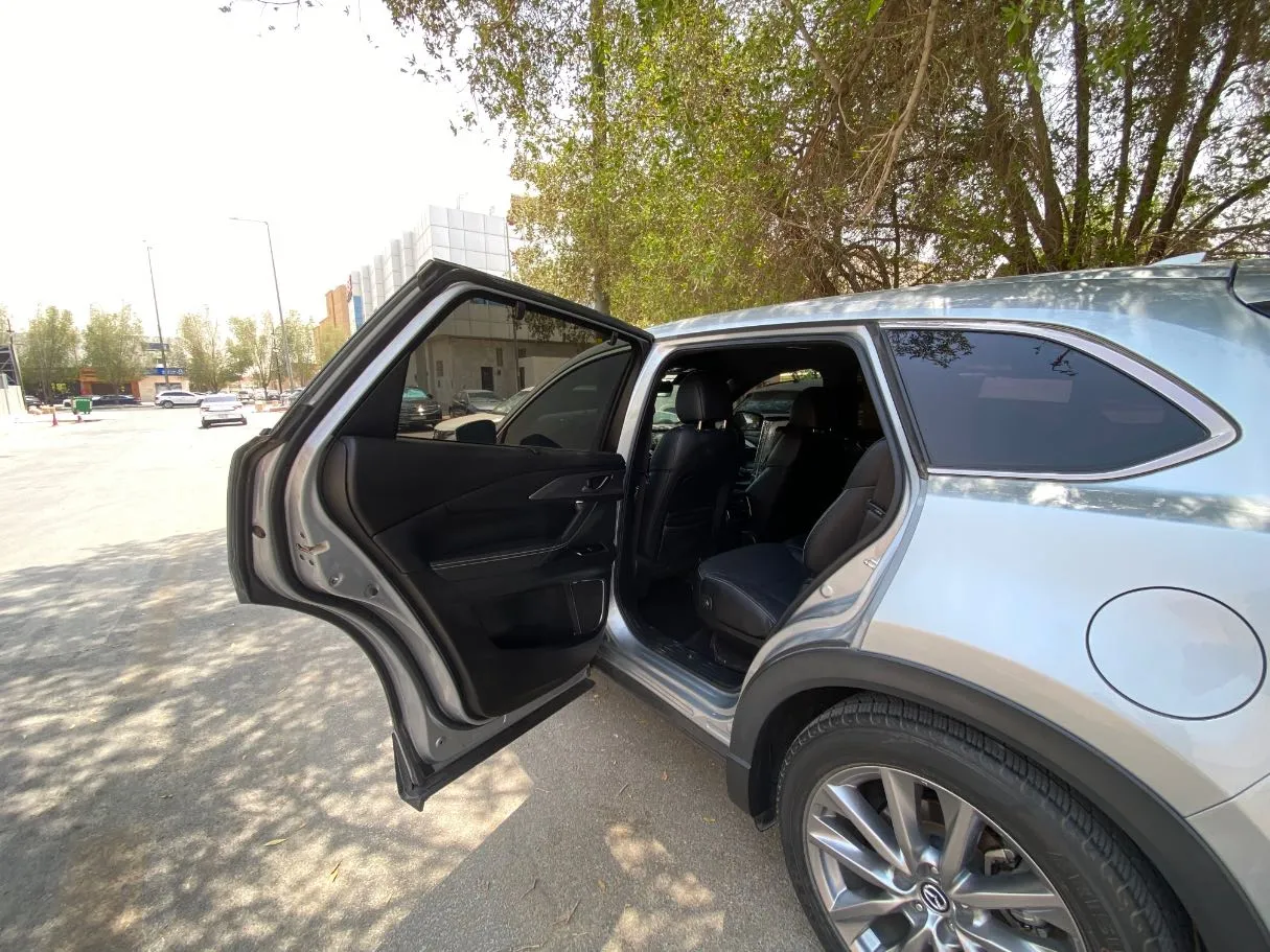 Car image 12
