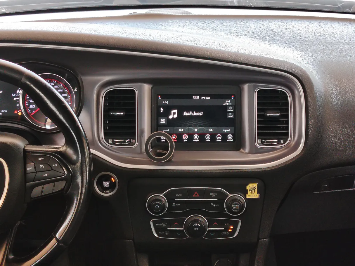 Car image 19