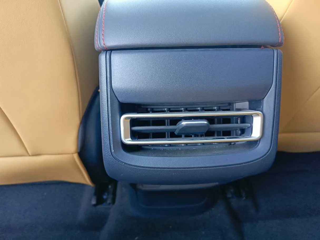 Car image 35