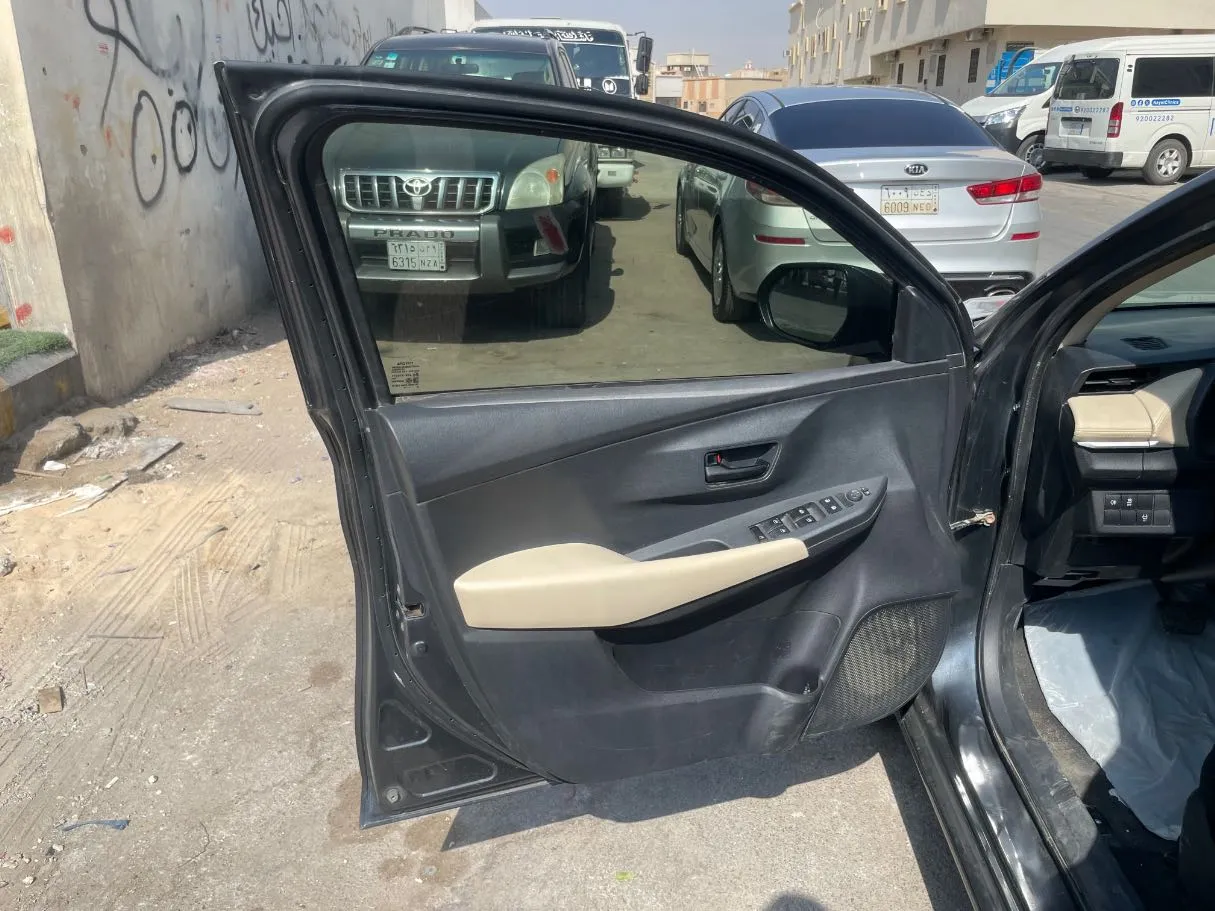 Car image 11