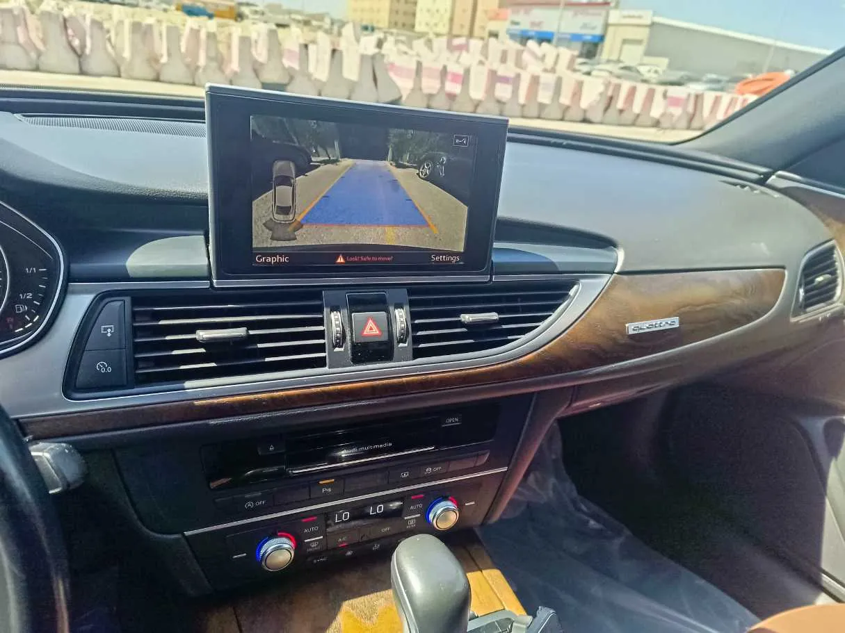 Car image 25
