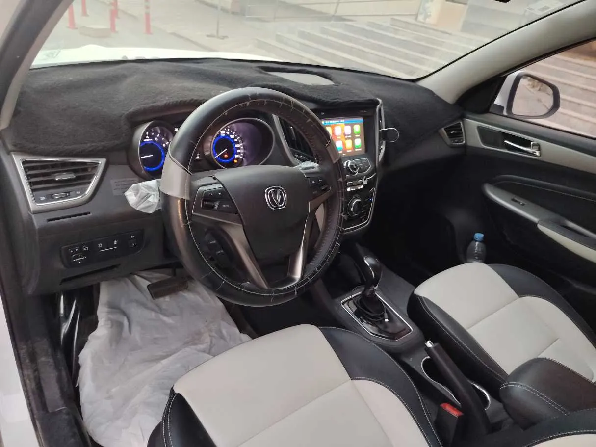 Car image 12