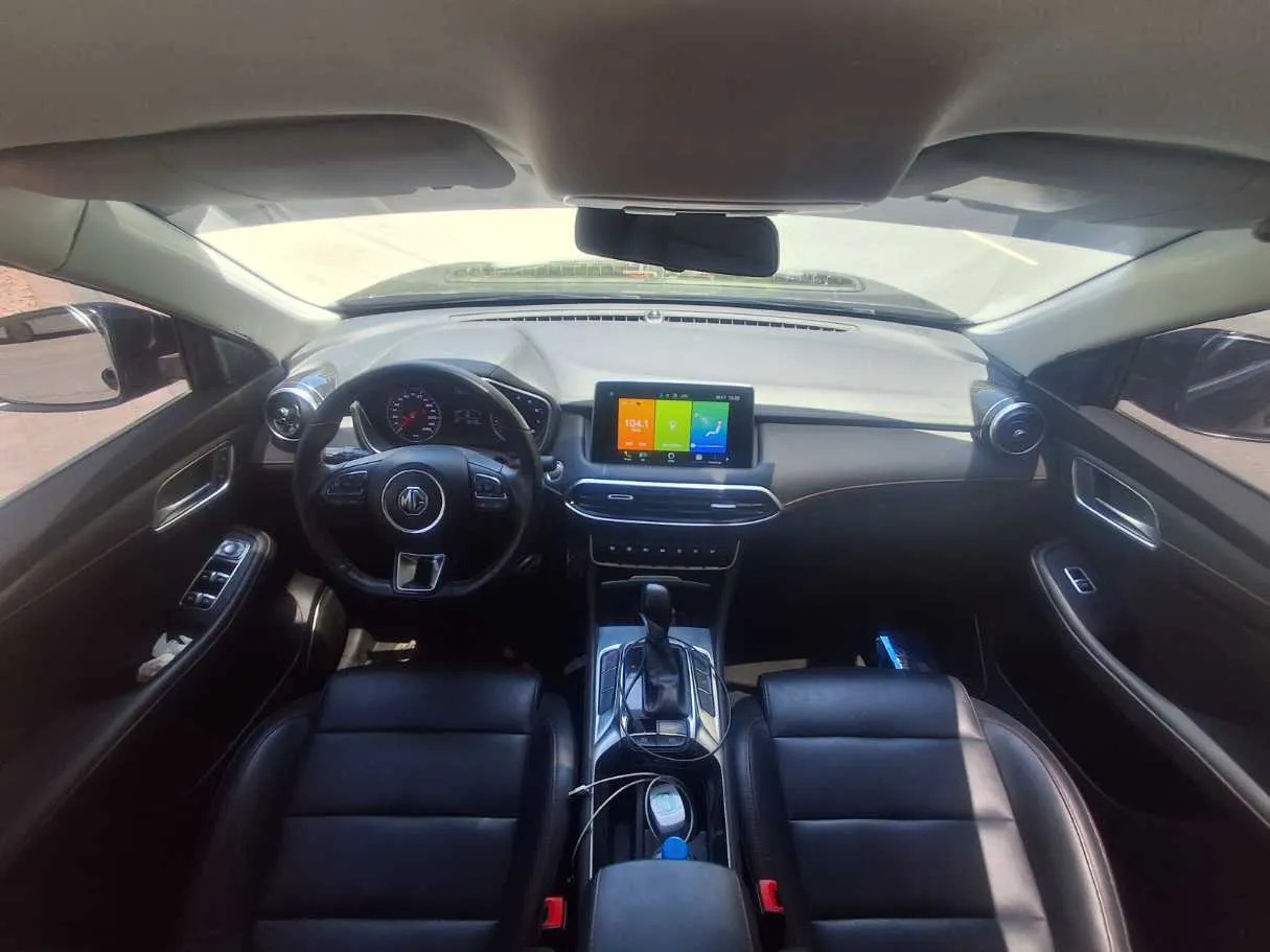 Car image 14