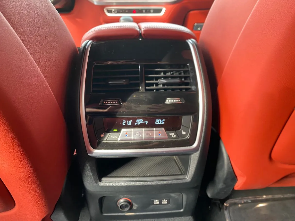 Car image 27