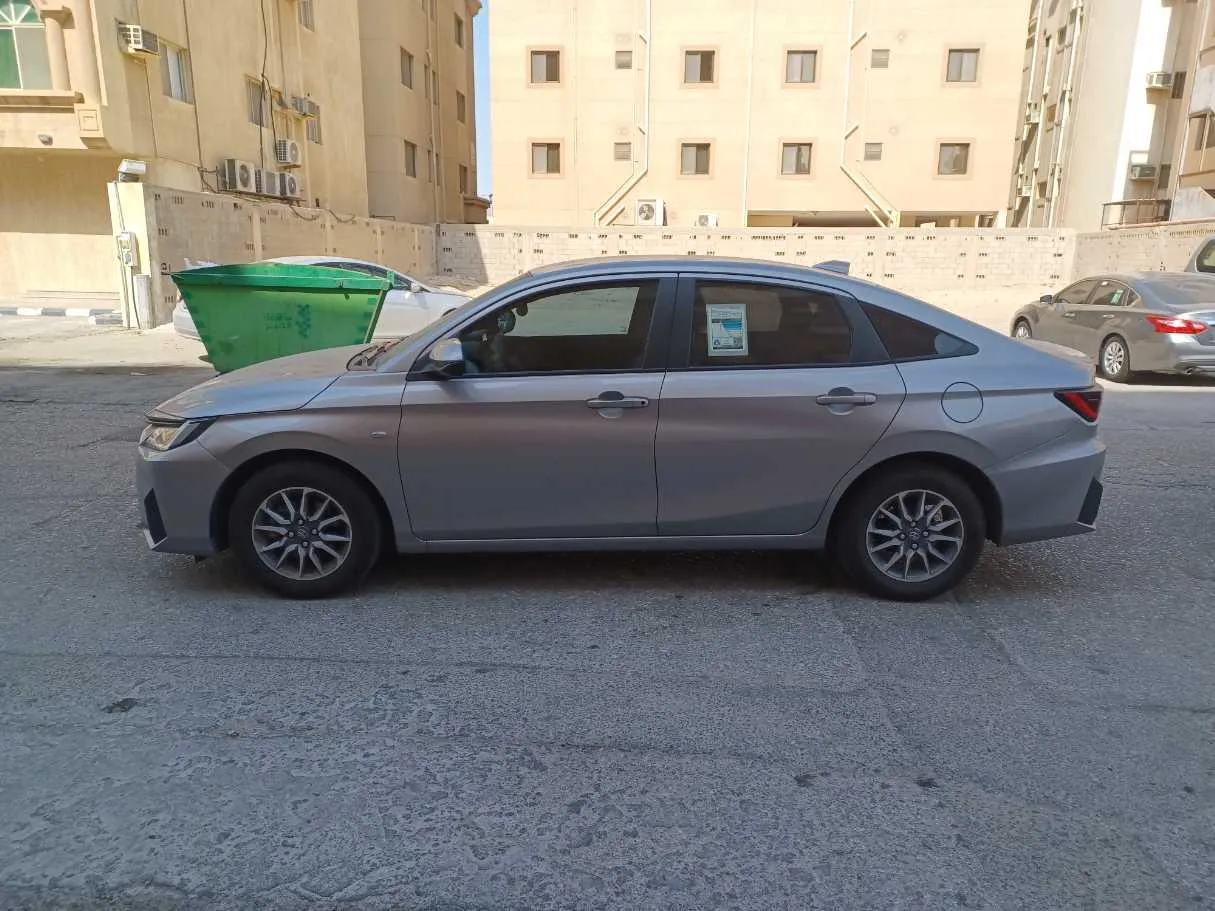 Car image 8