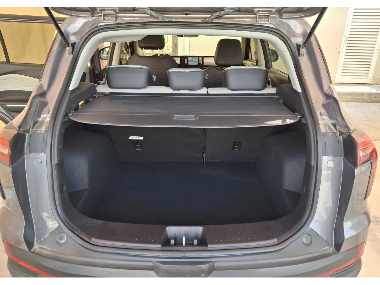 Car image 15