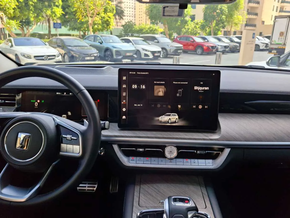 Car image 16