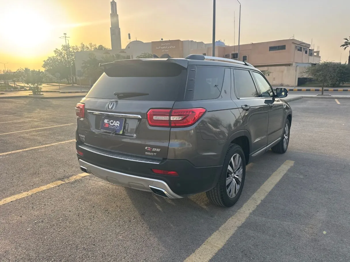 Car image 5
