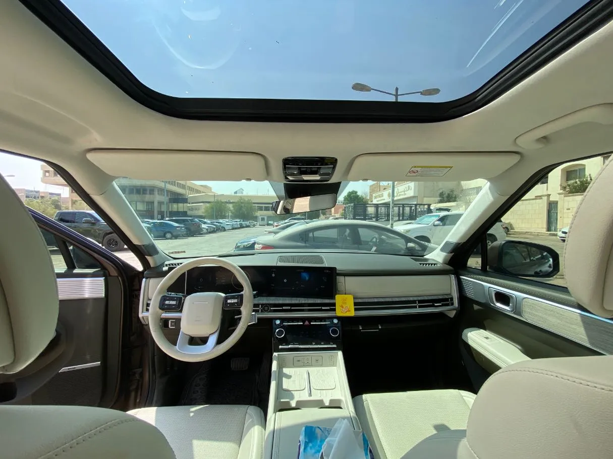 Car image 15