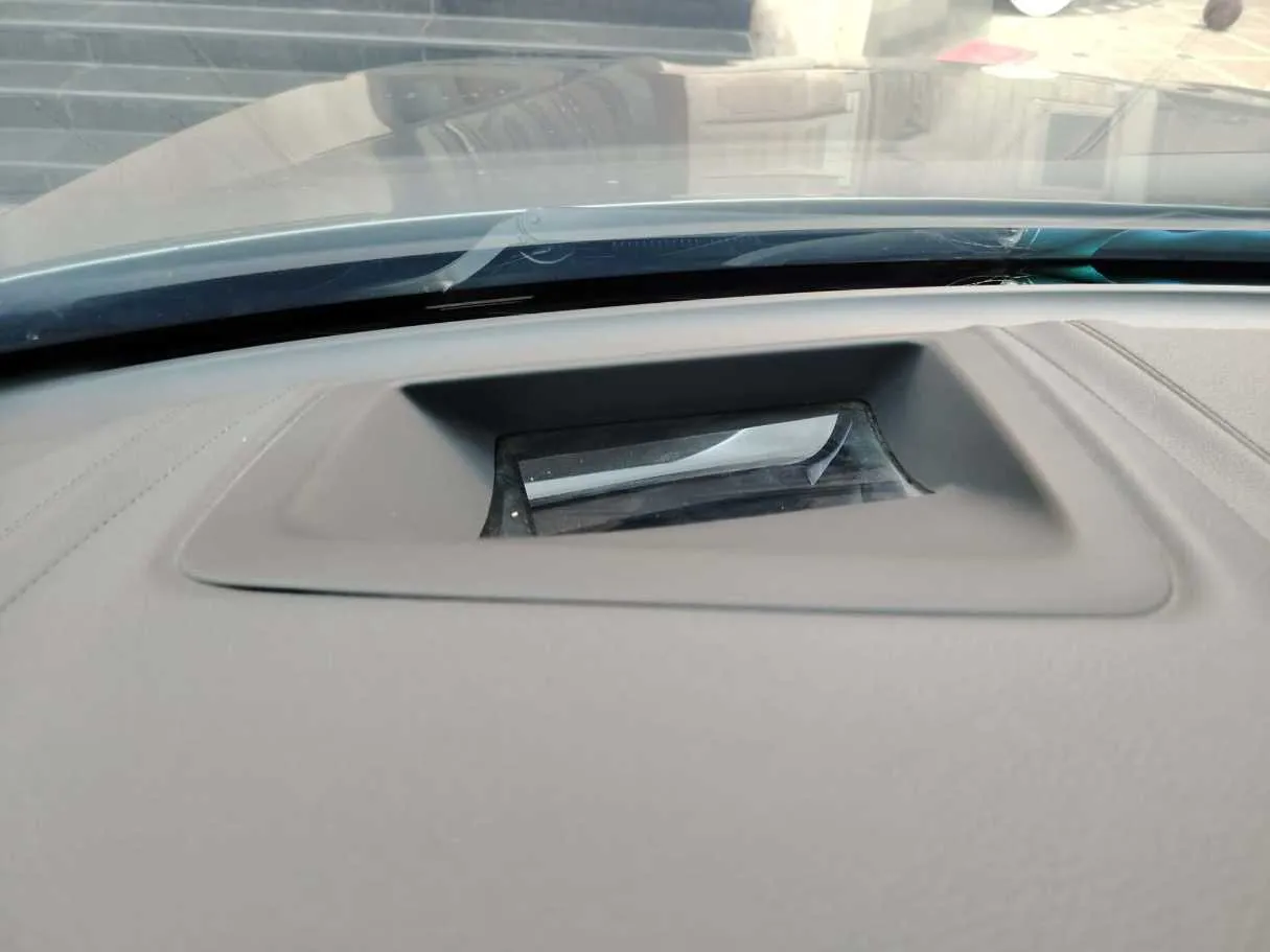 Car image 34