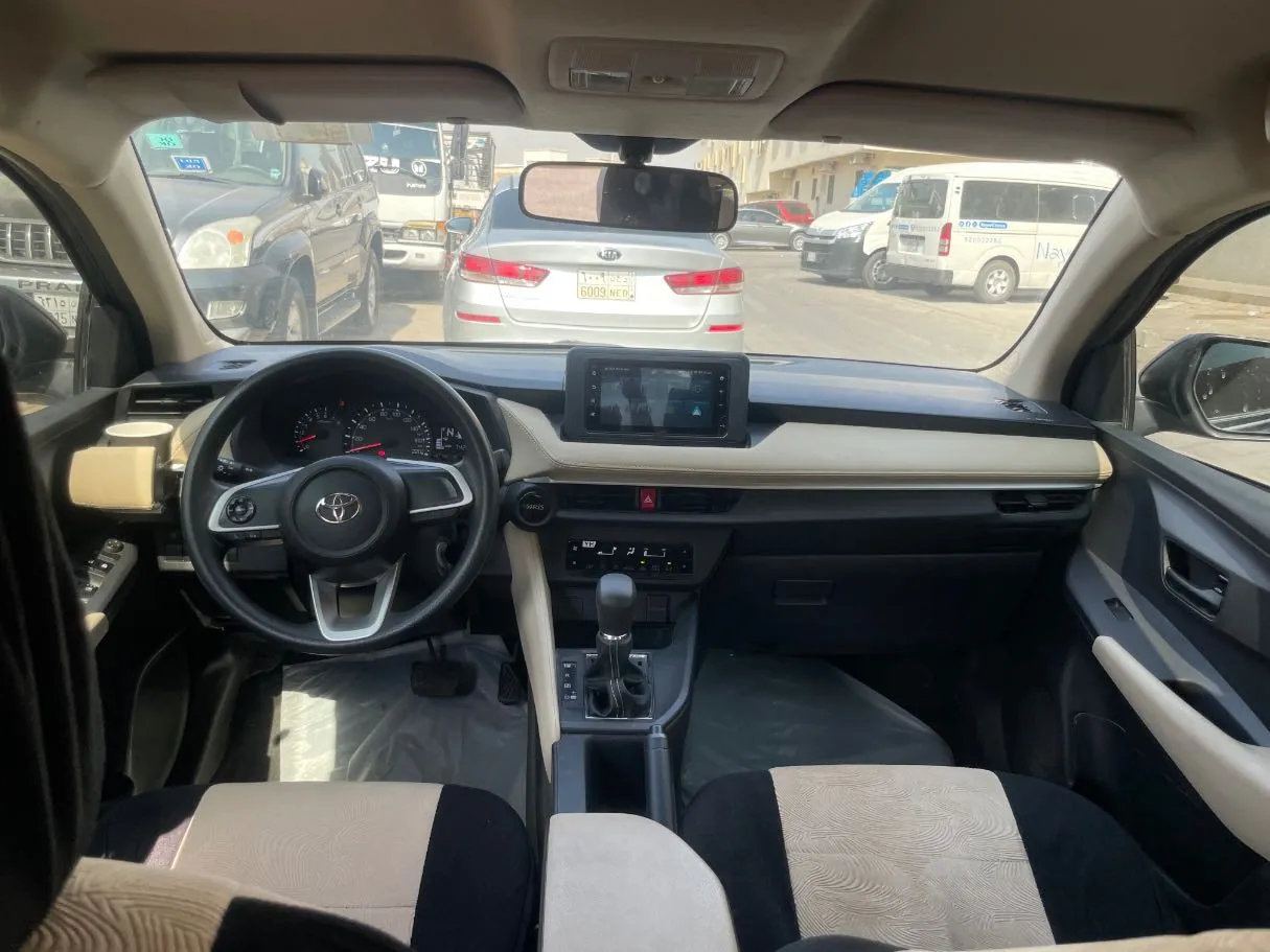 Car image 17