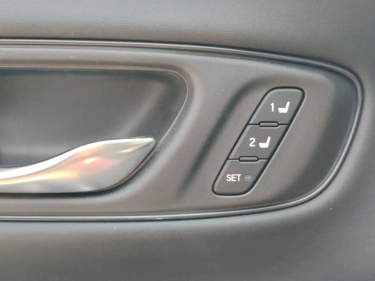 Car image 32