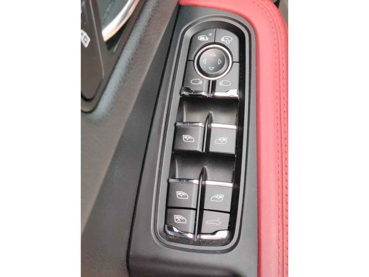 Car image 34