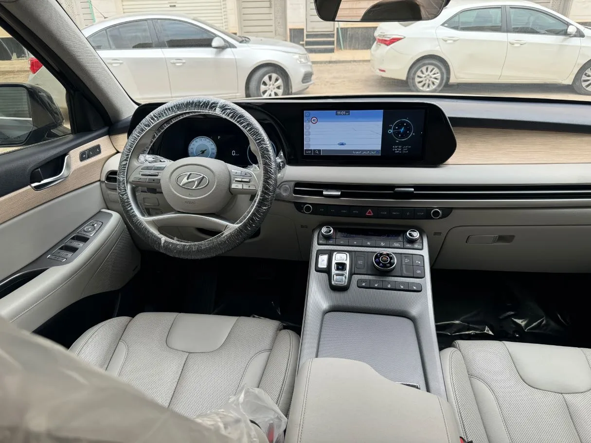 Car image 16