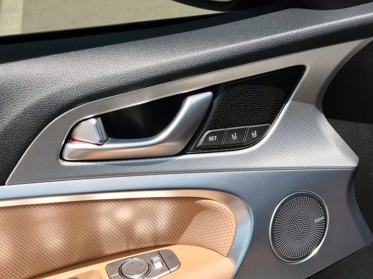 Car image 28