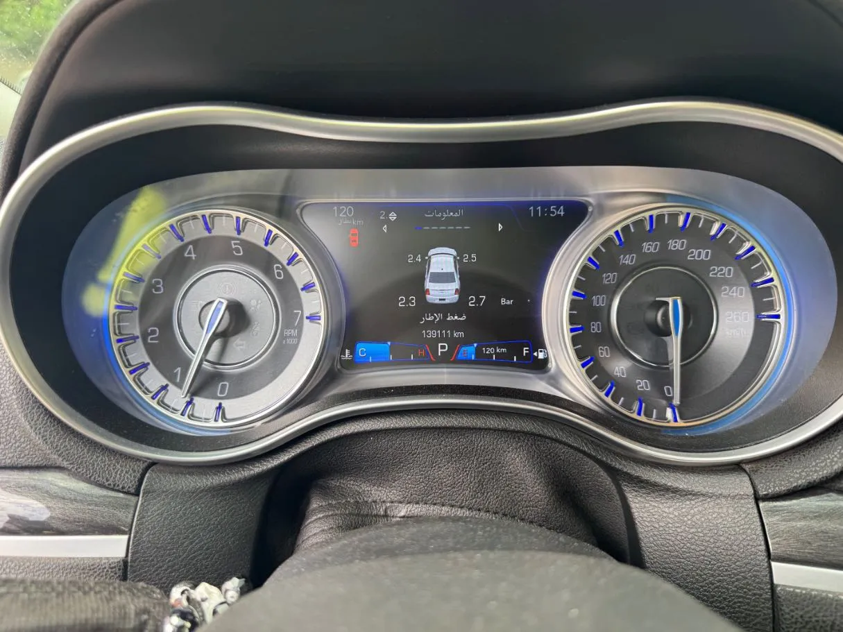 Car image 18