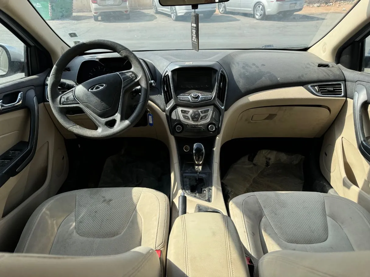 Car image 9