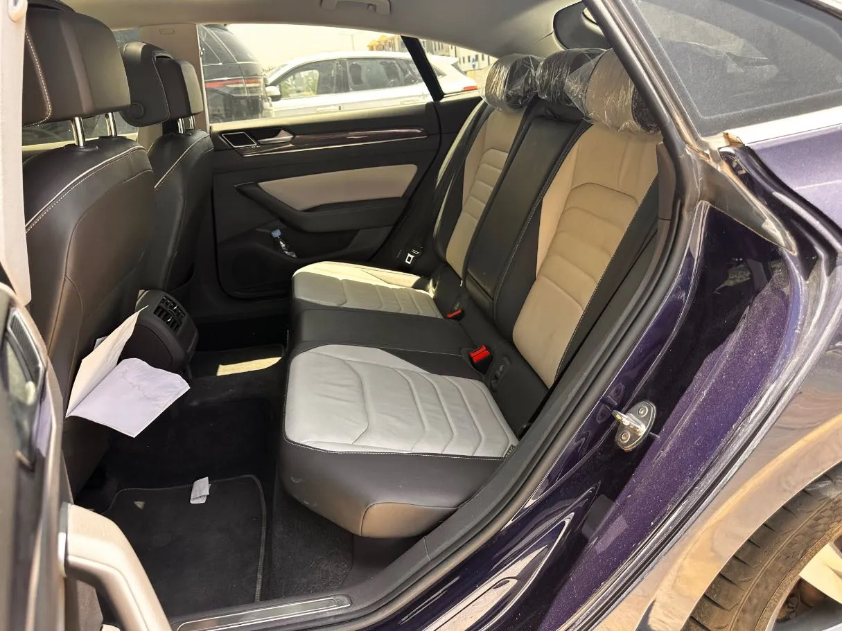 Car image 14