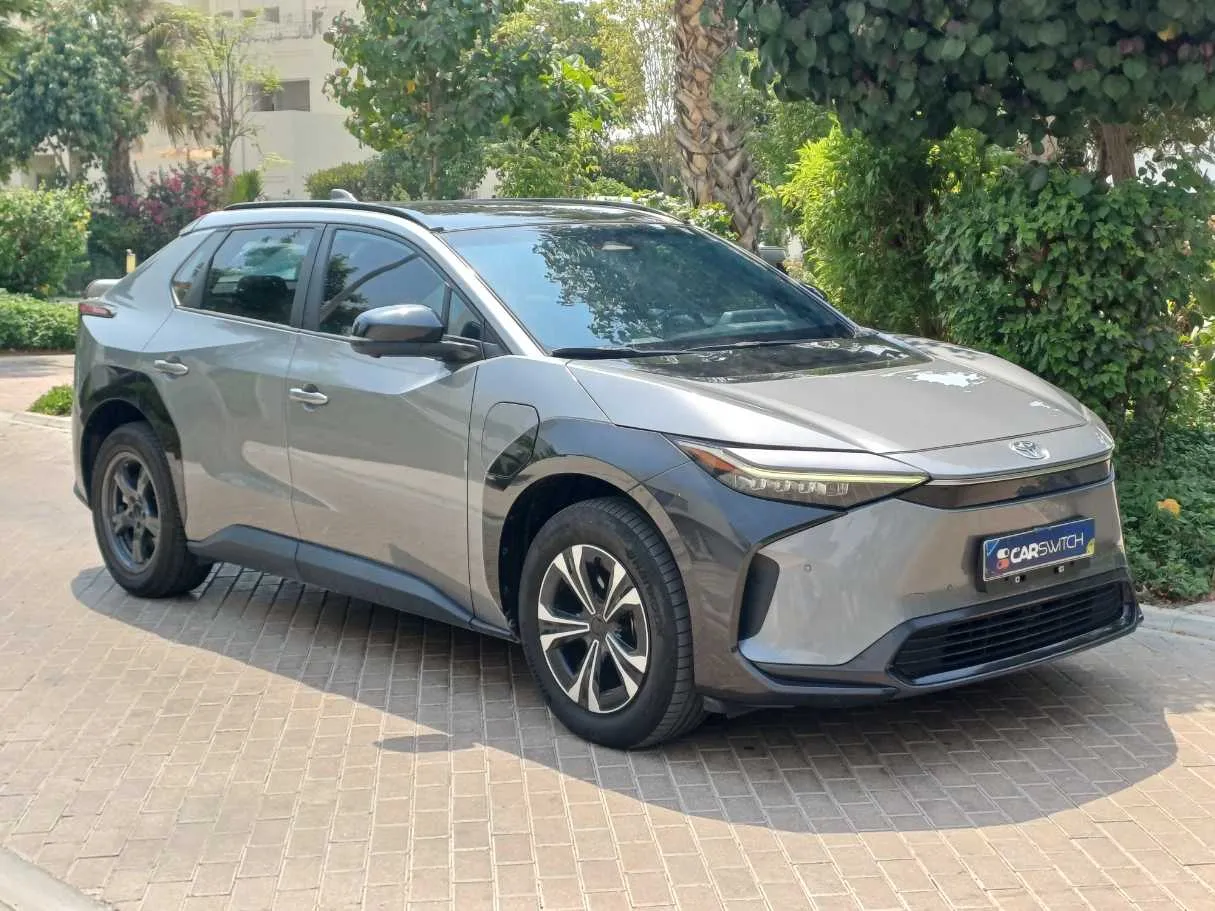 Car image 4