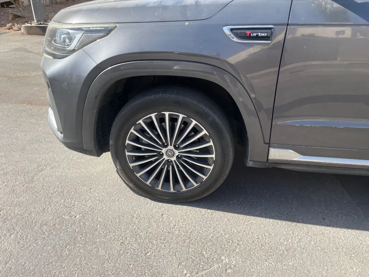 Car image 9